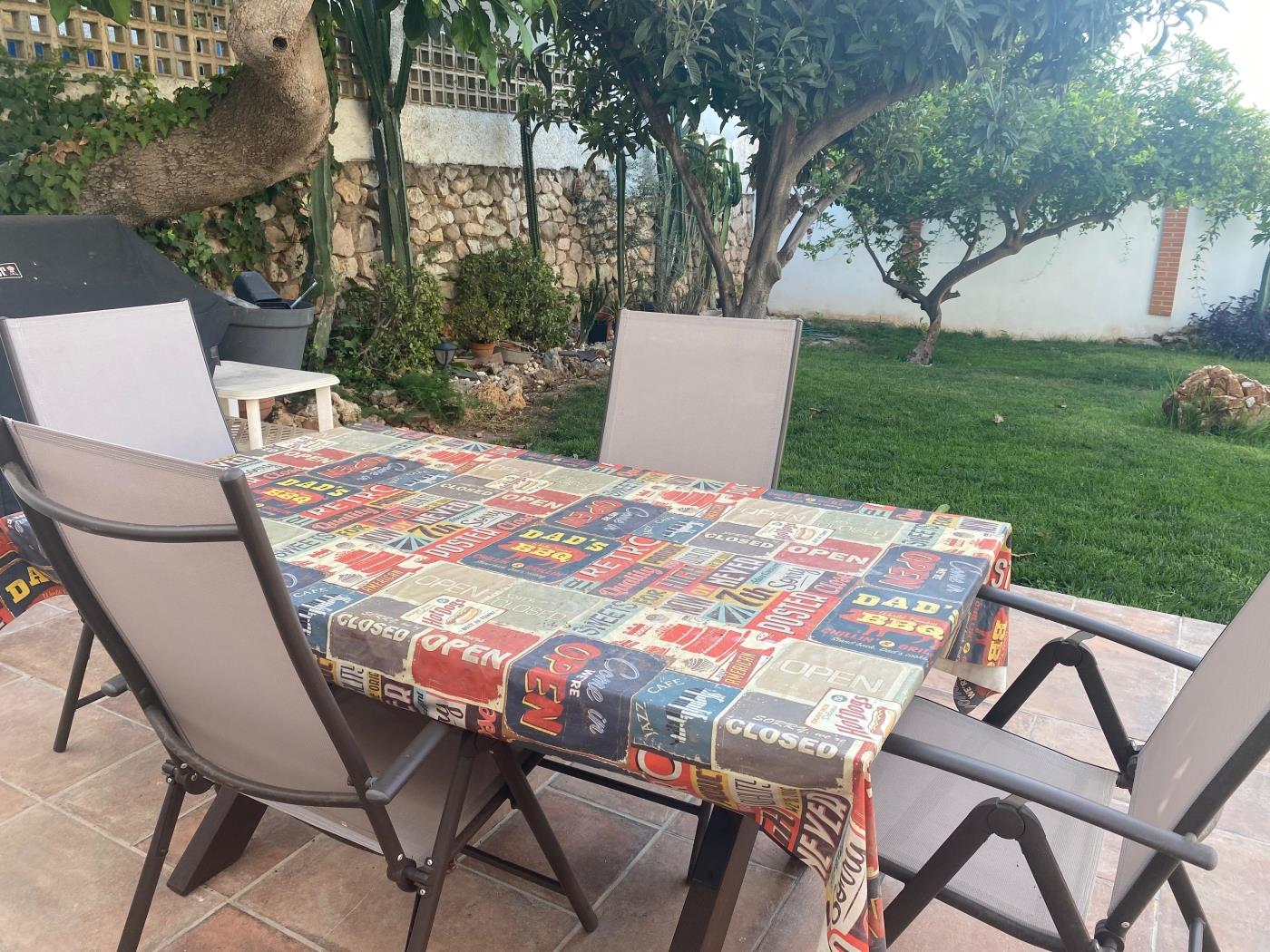 Encantadora villa de 4 dormitorios en Calle Cómpeta en Benalmádena
