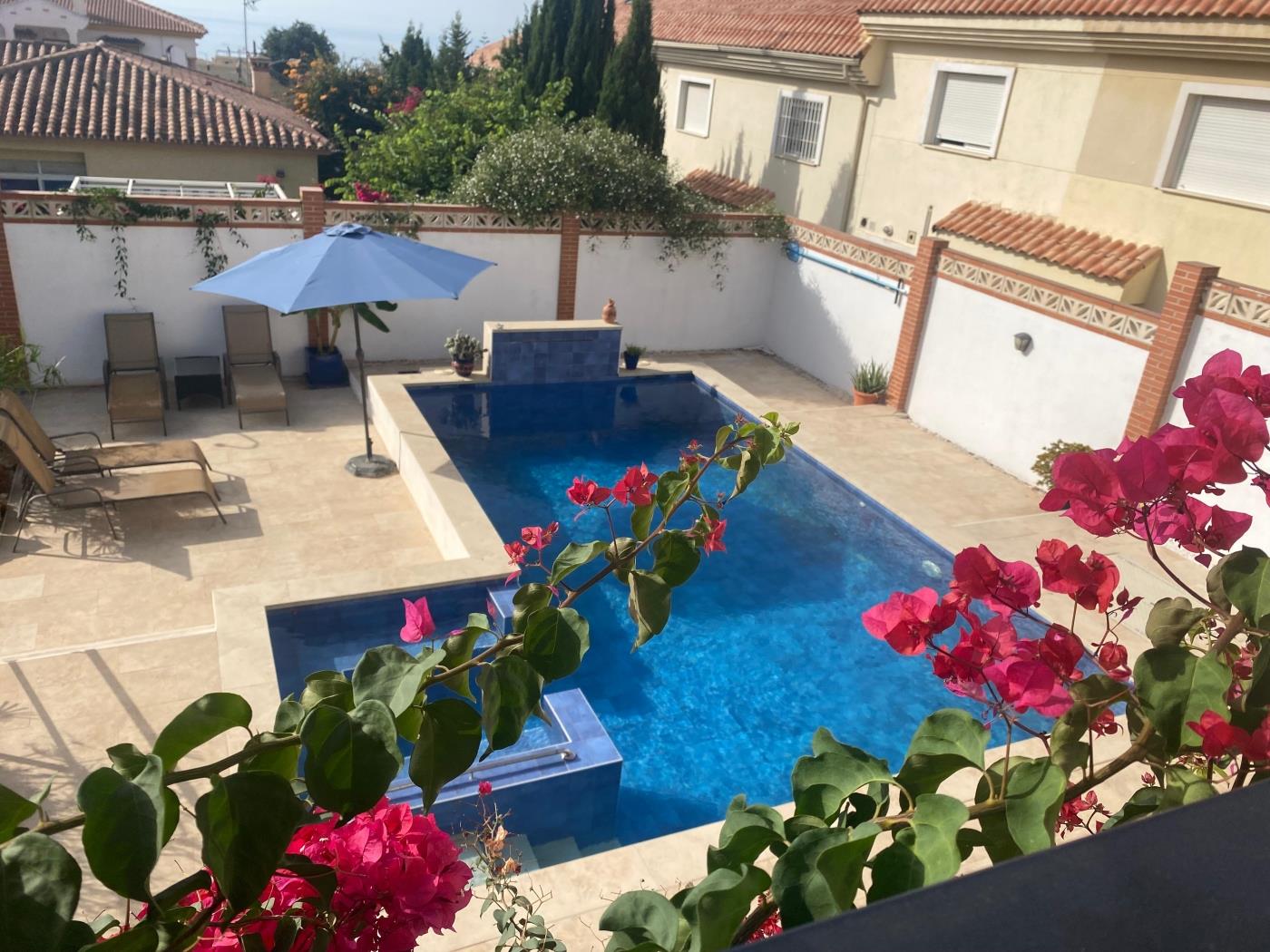 Encantadora villa de 4 dormitorios en Calle Cómpeta en Benalmádena