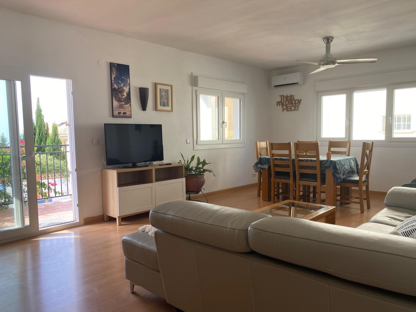 Encantadora villa de 4 dormitorios en Calle Cómpeta en Benalmádena