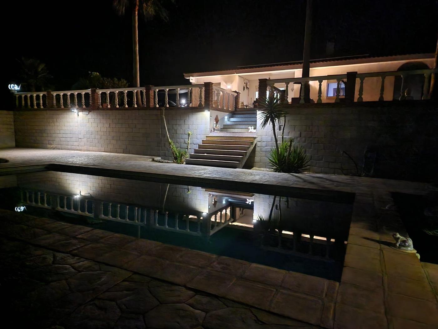 Chalet Independiente con 12.000 m2 de terreno, Guaro en Guaro