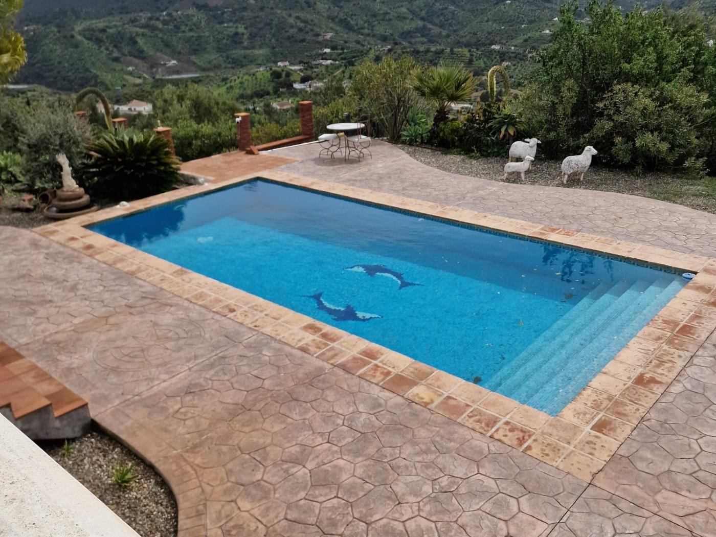 Chalet Independiente con 12.000 m2 de terreno, Guaro en Guaro