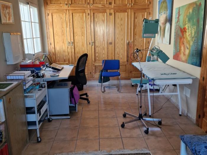 Chalet Independiente con 12.000 m2 de terreno, Guaro en Guaro