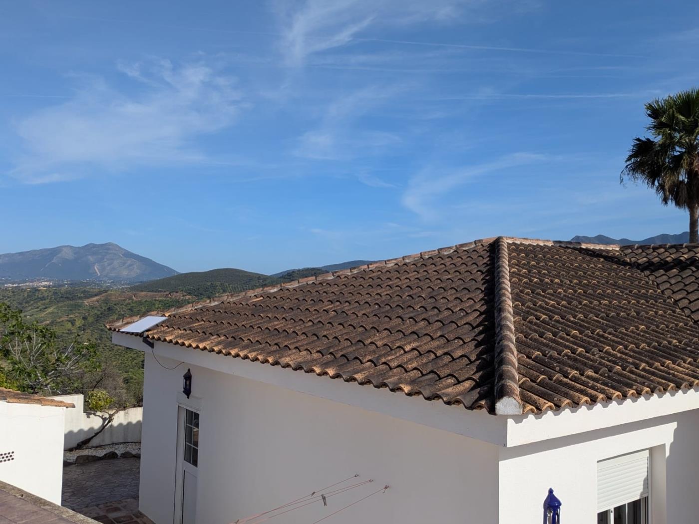 Chalet Independiente con 12.000 m2 de terreno, Guaro en Guaro